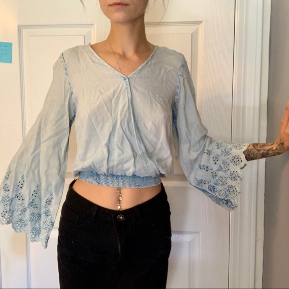 Bell sleeve crop top - Picture 4 of 5